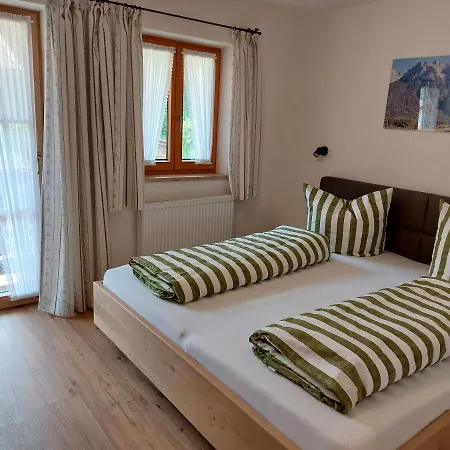 Haus Kurparkblick Lautersee * ミッテンヴァルト